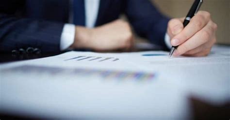 A Comprehensive Guide to Hiring a Contract Drafting Lawyer with Litigation Experience