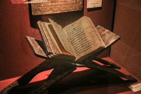 Al-Qur'an Kitab Suci Umat Islam