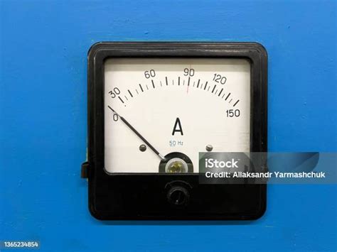 Ammeter mengukur arus