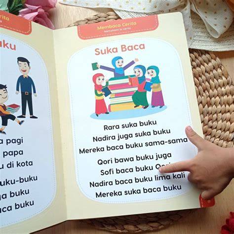 Anak membaca buku