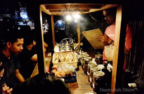 Angkringan Malam Hari