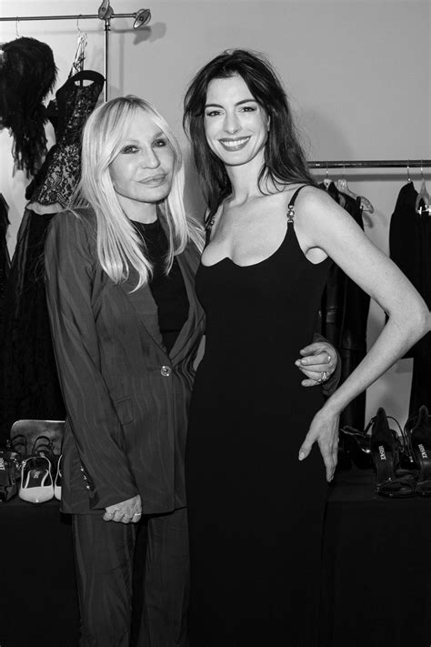 Anne Hathaway Donatella Versace