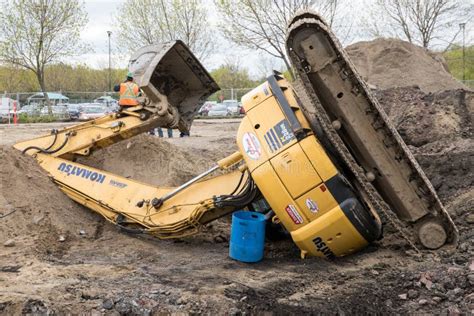 Avoiding Rollovers with Excavators