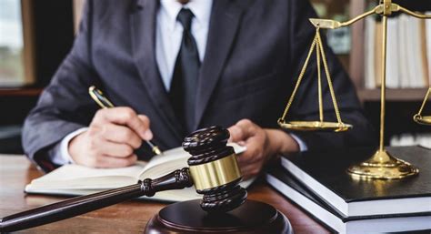 Barrister vs Solicitor: Key Differences Explained