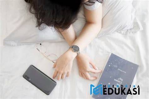 Batasi Gadget Sebelum Tidur