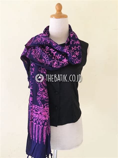 Batik Flora pada Scarf