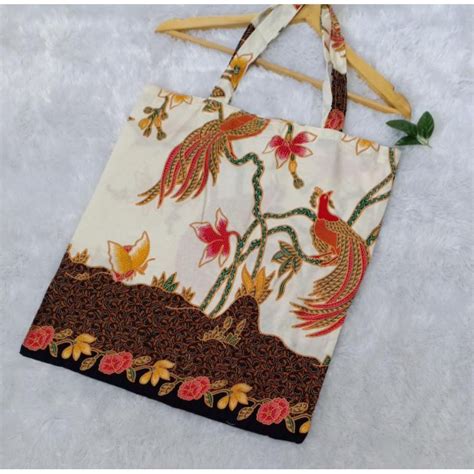 Batik Flora pada Tas