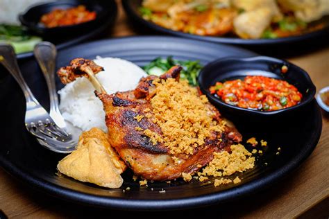 Bebek Goreng