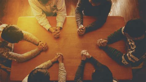 Berdoa Bersama: Menemukan Ketenangan dalam Persatuan