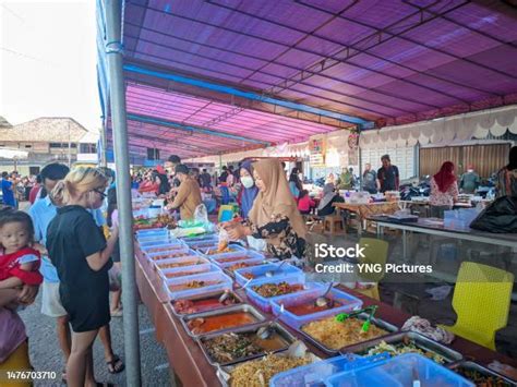 Berjualan Makanan