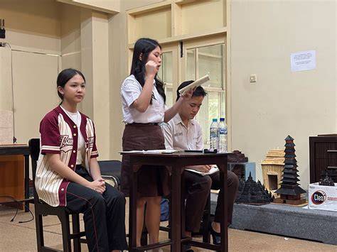Berlatih Debat