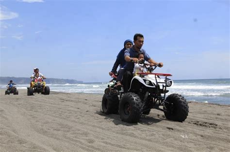Bermain ATV di Pantai Garut