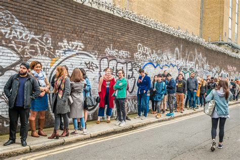 British politeness queuing