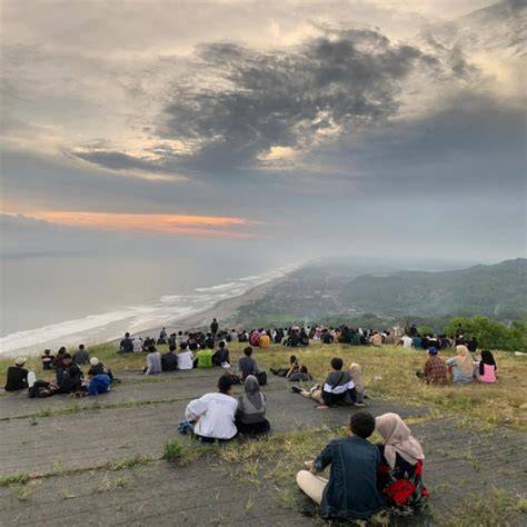 Bukit Paralayang Watugupit Sunset
