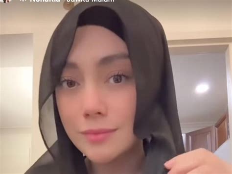 Celine Evangelista Berhijab Tutorial