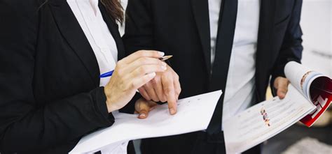 Choosing the Best Contract Lawyer: A Step-by-Step Guide