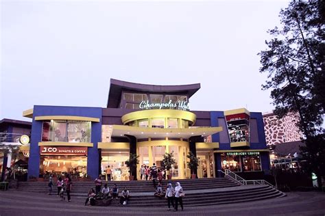 Cihampelas Bandung shopping in Indonesia