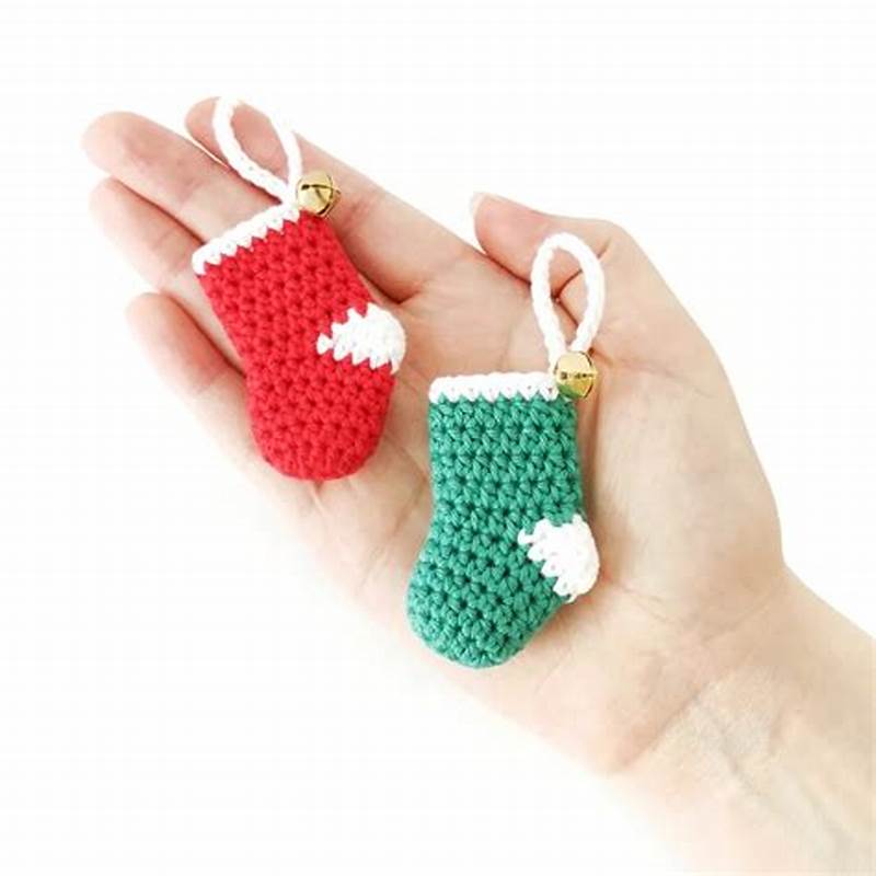 Crochet Mini Stocking Pattern