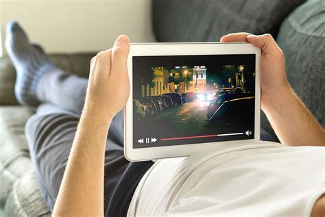 Dampak Layanan Streaming TV Online pada Industri Televisi