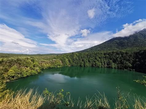 Danau Tolire Ternate