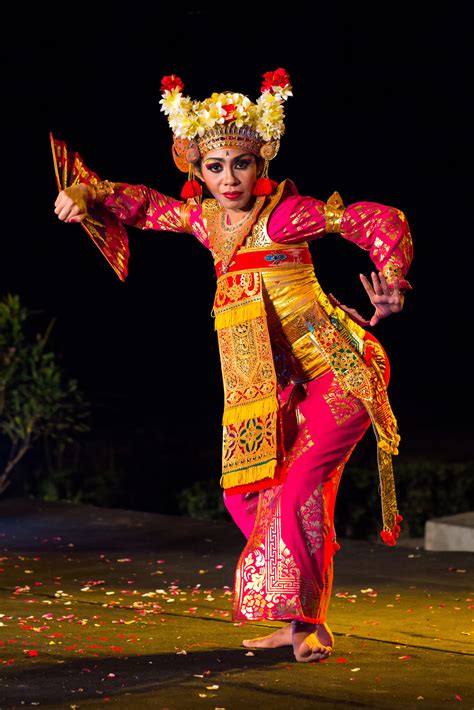 Dancing Indonesia