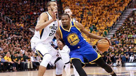 Defensive Foul Bola Basket