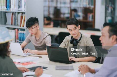Diskusi dengan dosen