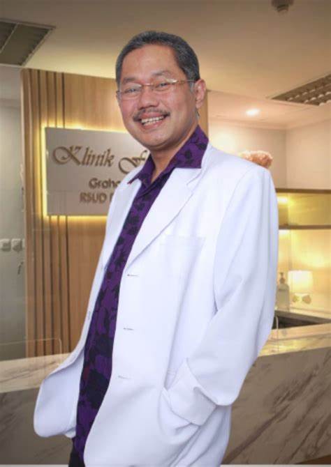 Dr. Budi Santoso