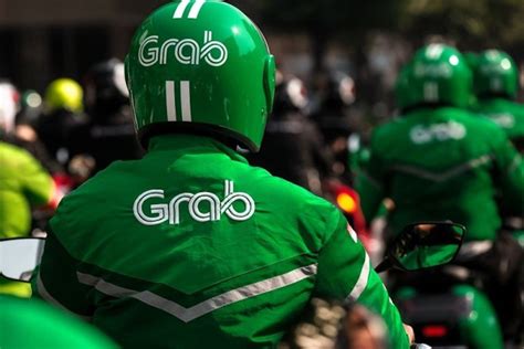 Driver Grab dengan Mobil