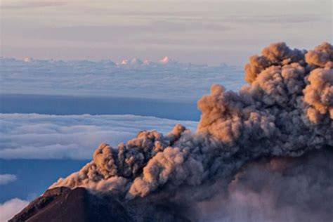 Dukono Erupsi