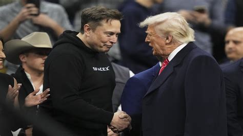 Elon Musk di Tim Trump