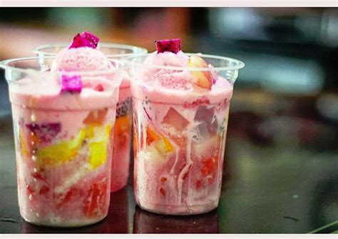 Es buah dalam gelas plastik Indonesia