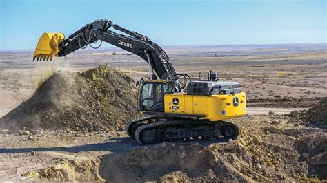 Excavators Made for Harsh Desert Environments