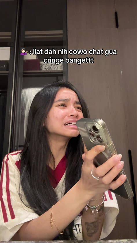 Fenomena Cringe Online