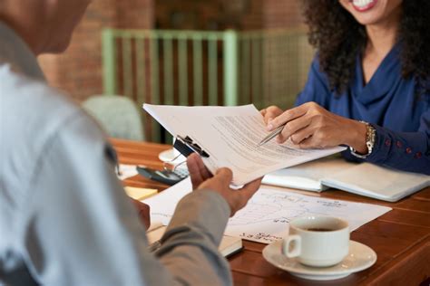Finding a Contract Lawyer with a Free Consultation: A Guide to Protecting Your Interests