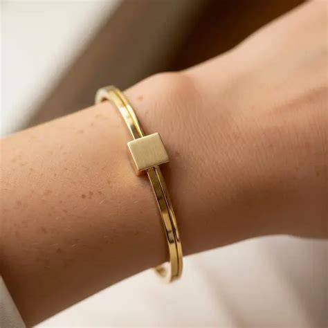 Gelang Emas Geometris Modern