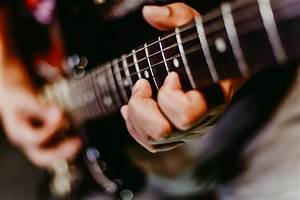Ungkapan Pujian Terhadap Beni yang Mahir Bermain Gitar