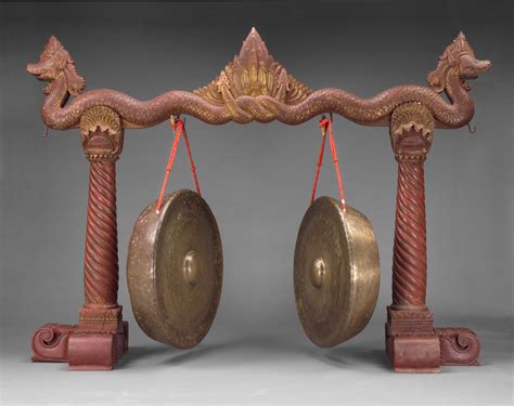 Gong Ageng instrument