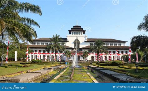 Government Institution Building