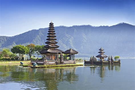 Grup sahabat liburan ke Pulau Bali