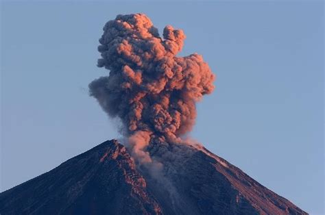 Gunung Berapi Erupsi