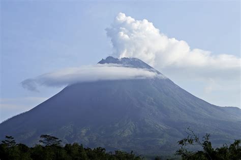 Gunung Merapi Padang Indonesia