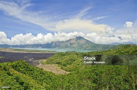 Gunung dan Danau