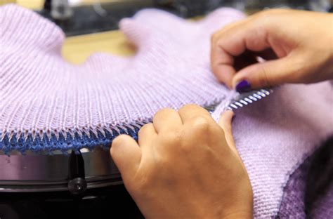 Hand Knitting vs Machine Knitting