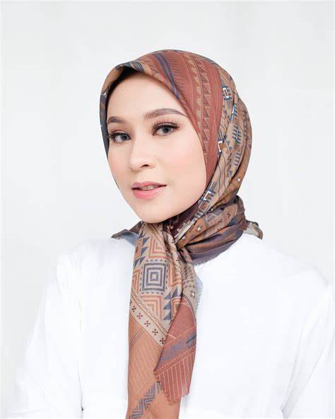 Hijab Segi Empat dengan Turban