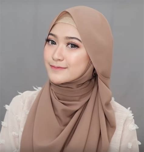 Hijab Wisuda Pashmina Layer