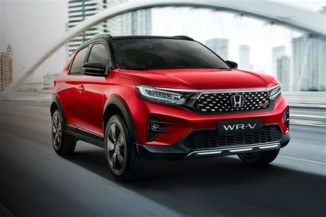 Tampilan Honda WR-V E dan RS dari Depan