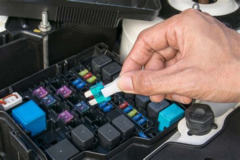 How To Remove Fuse From Car
