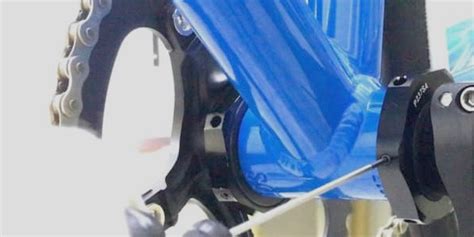 How does an eccentric bottom bracket work