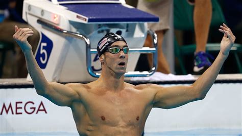 How much does Michael Phelps practice